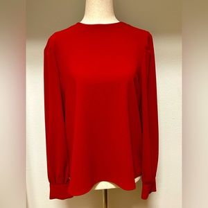 Elegant and simple blouse.